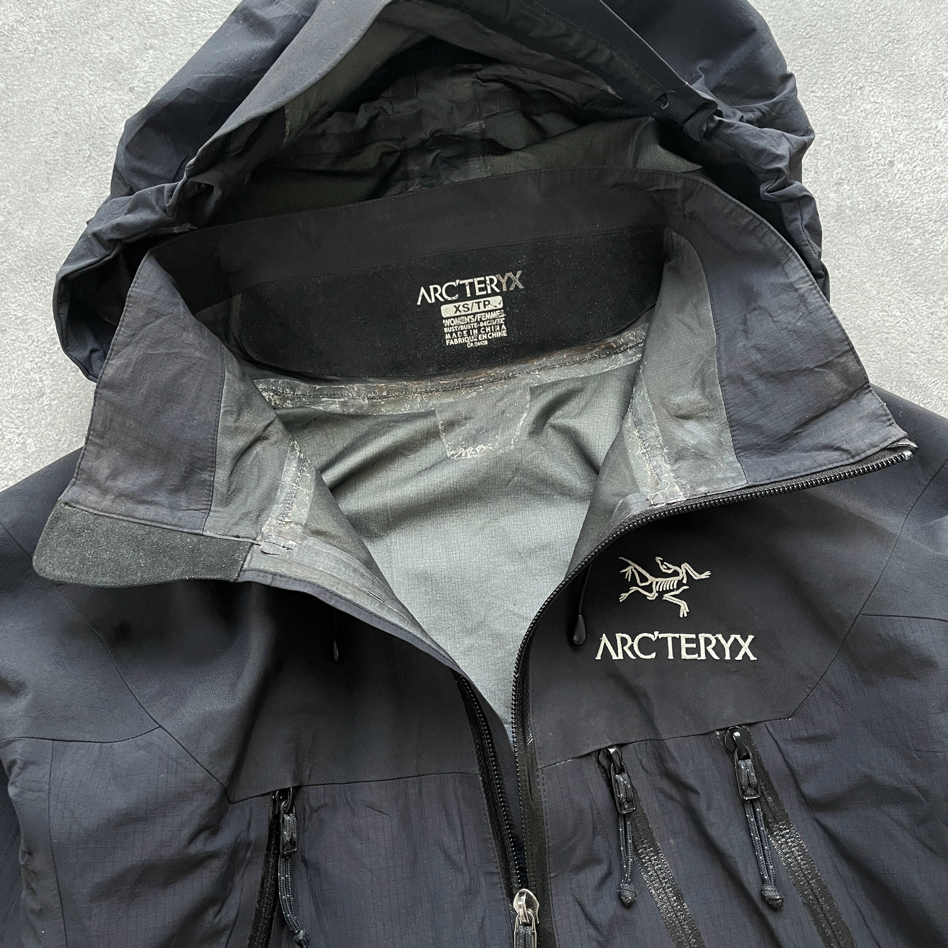 Arc’teryx 2000s Theta AR Gore-tex Pro Shell jacket (XS)