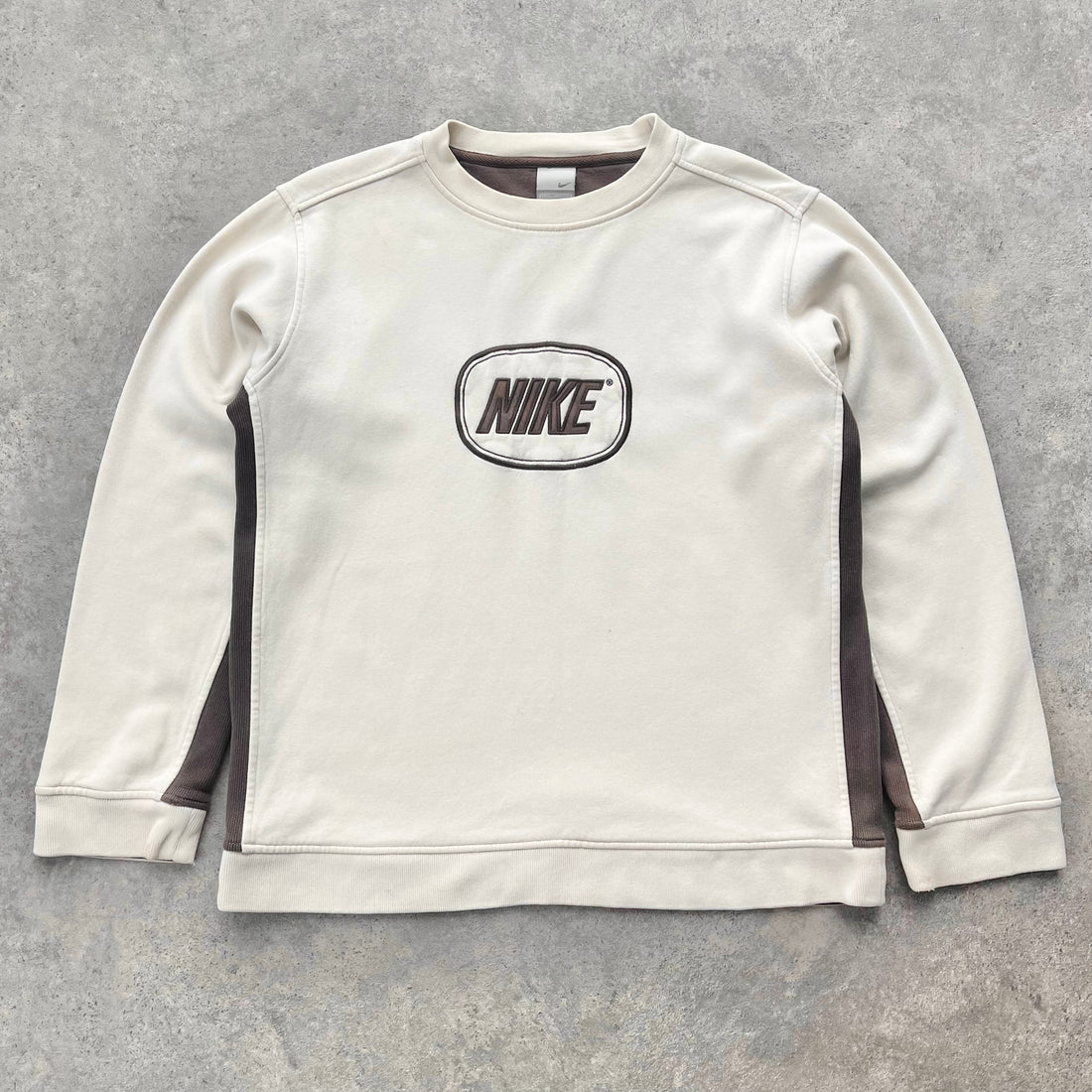 Nike RARE 2000s heavyweight embroidered sweatshirt (M)