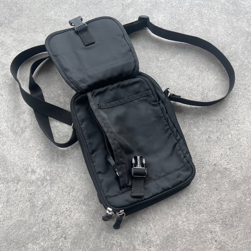 Nike 1990s cross body technical utility bag (10”x7”x3”)