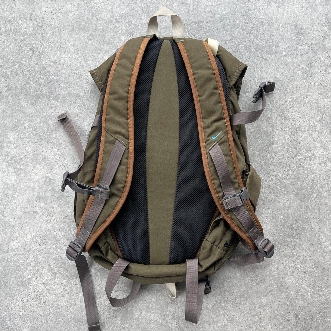 Nike ACG 1990s Steel City 35L backpack (22”x15”)