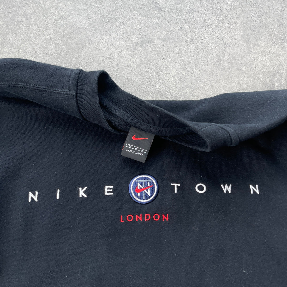 Nike Town London RARE 1990s heavyweight embroidered sweatshirt (M)