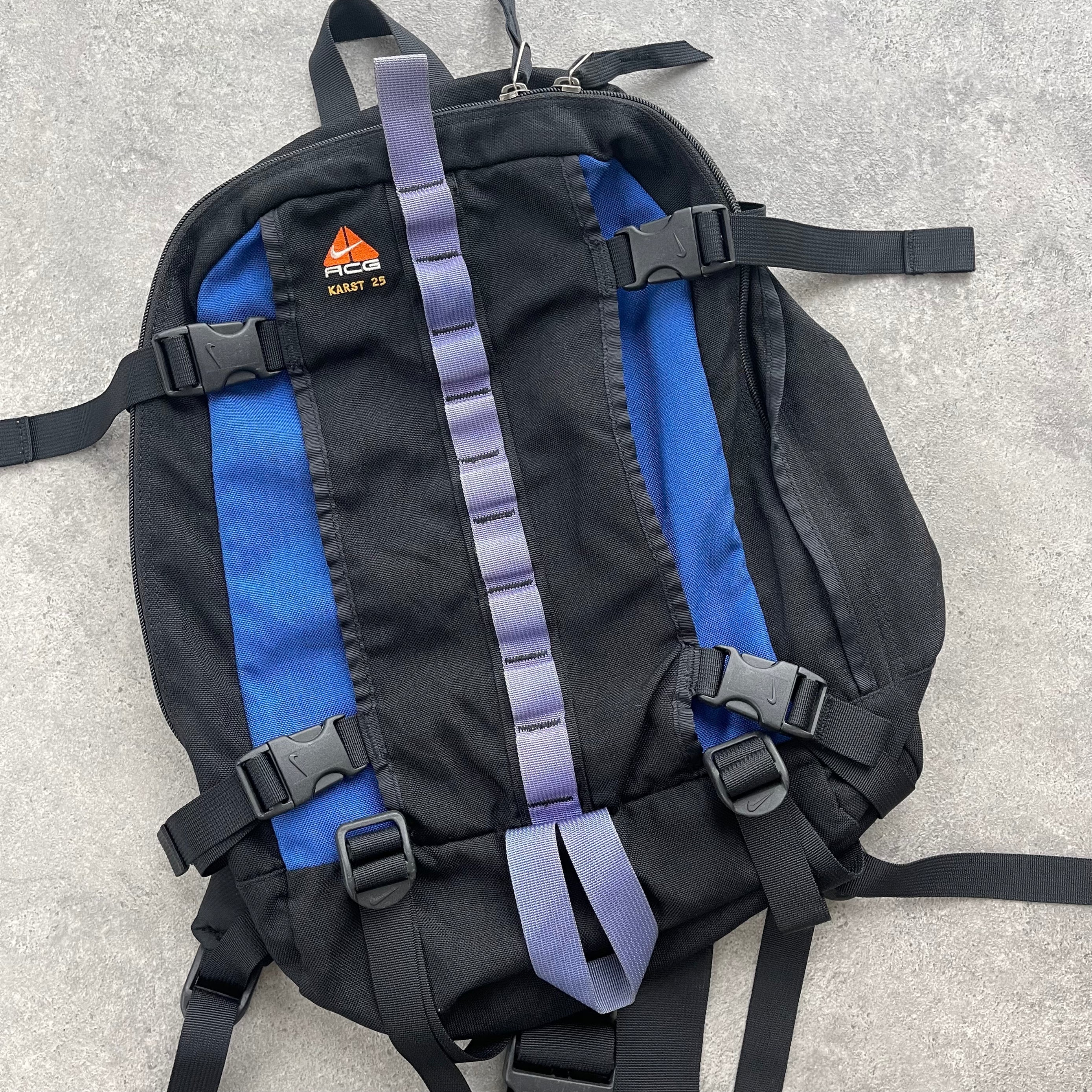 Nike ACG 1990s Karst 25L backpack (18”x12”x10”)