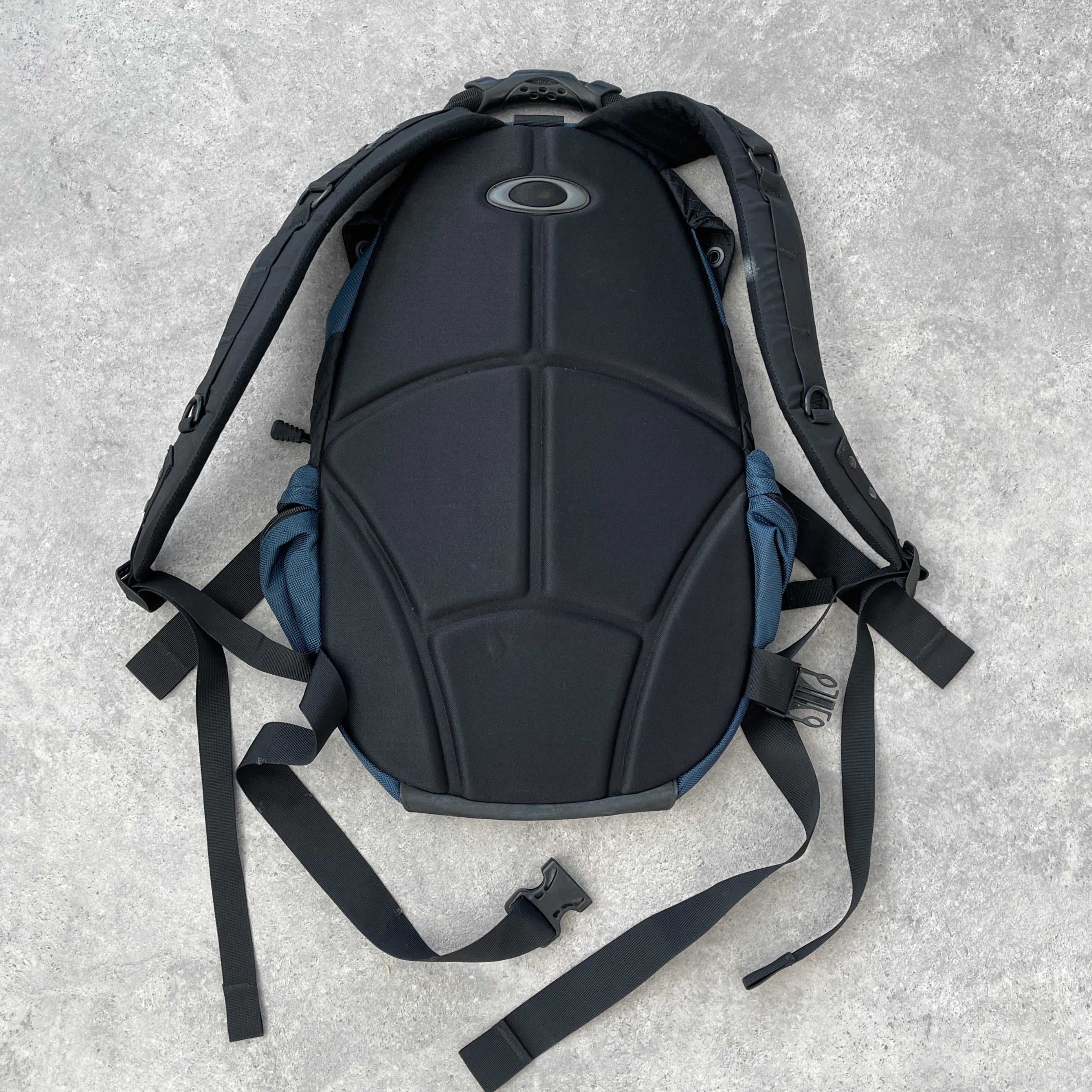 Oakley Software 2000s Icon 3.0 technical utility backpack (22”x15”x8”)