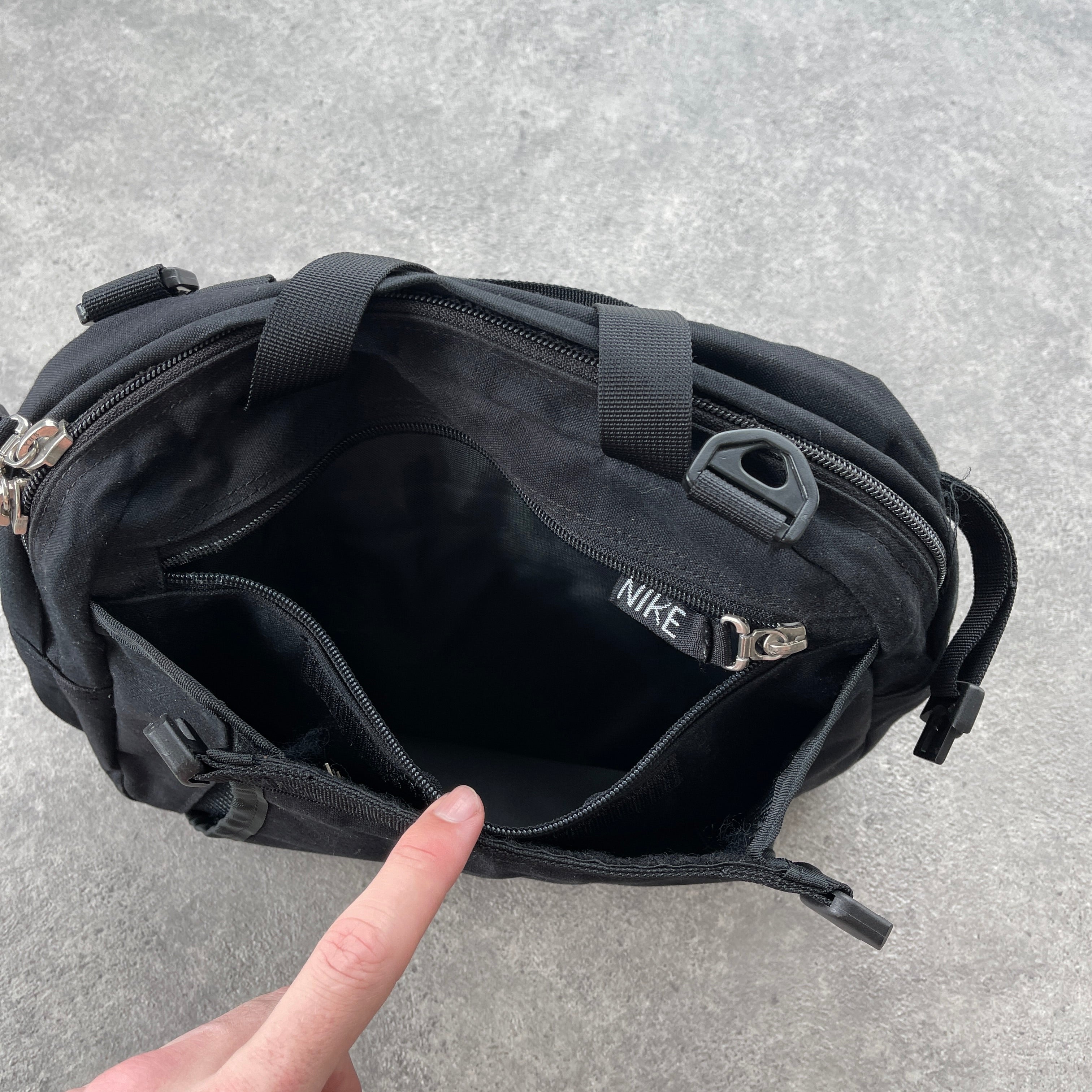 Nike ACG 1990s cross body utility bag (12”x8”)