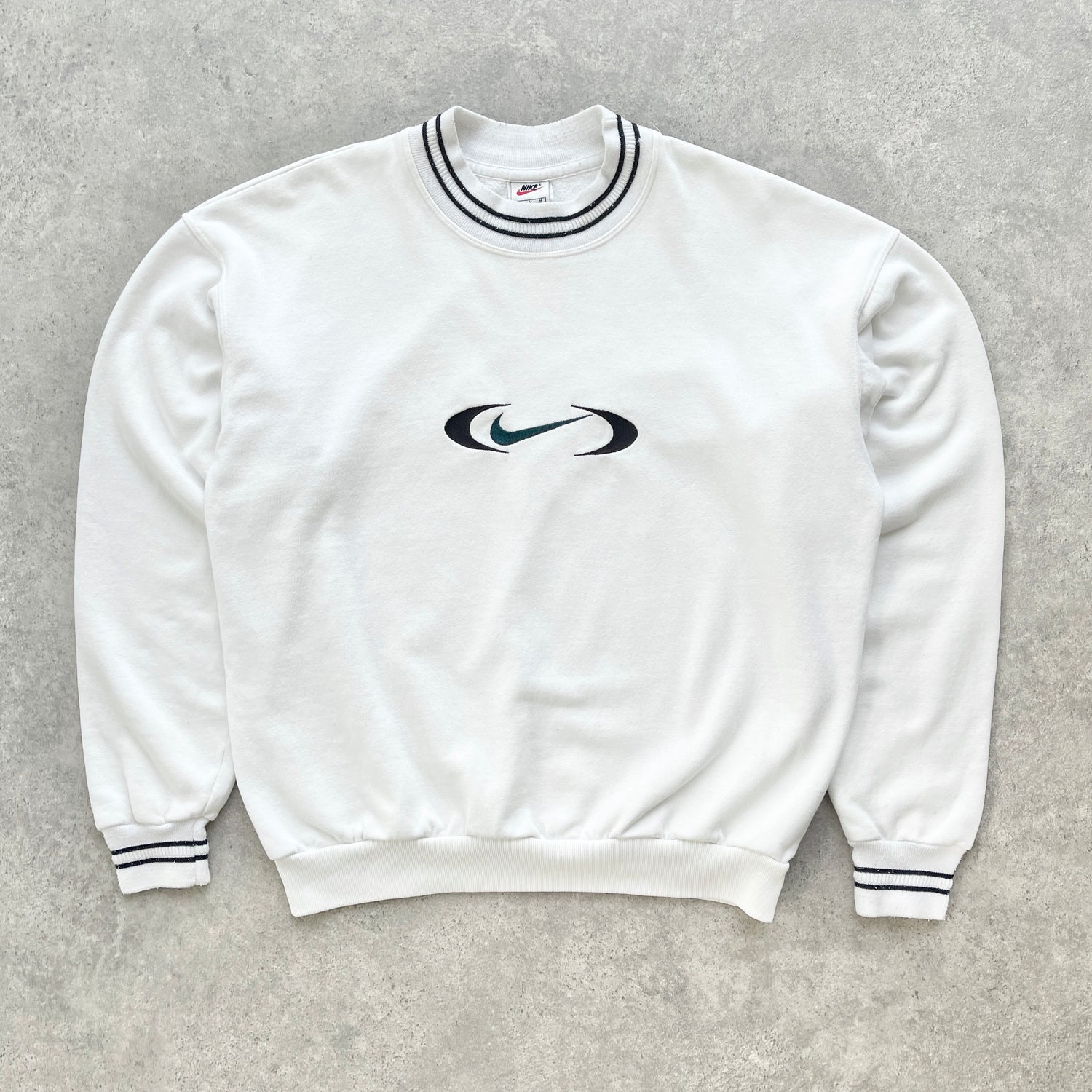 Nike RARE 1990s heavyweight embroidered sweatshirt (M)