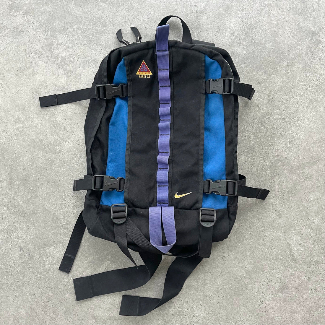 Nike ACG 1990s Karst 25L backpack (18”x12”x10”)