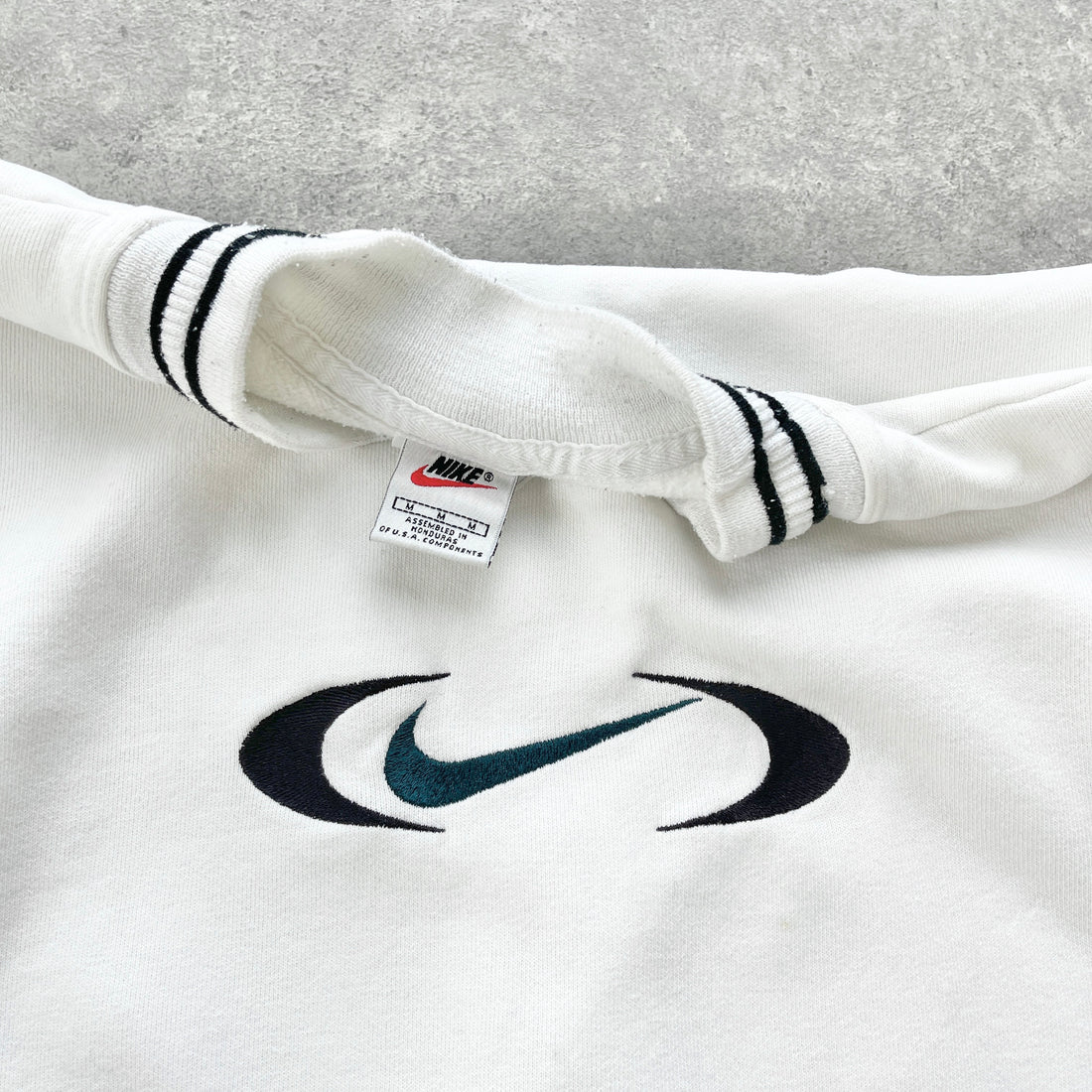 Nike RARE 1990s heavyweight embroidered sweatshirt (M)