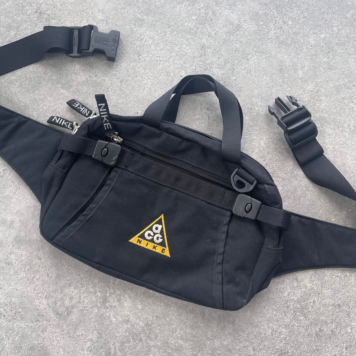 Nike ACG 1990s cross body utility bag (12”x8”)