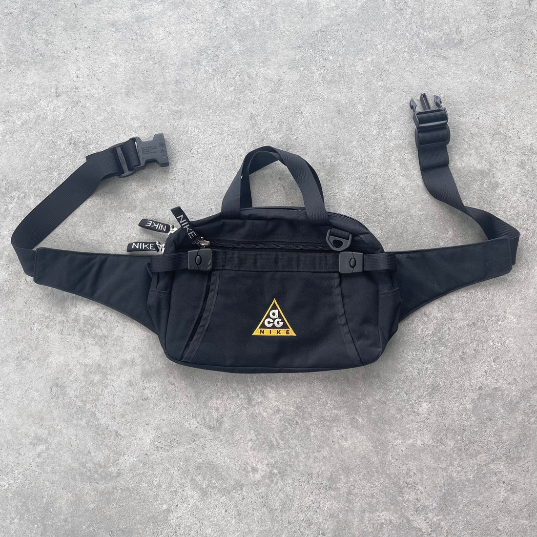 Nike ACG 1990s cross body utility bag (12”x8”)
