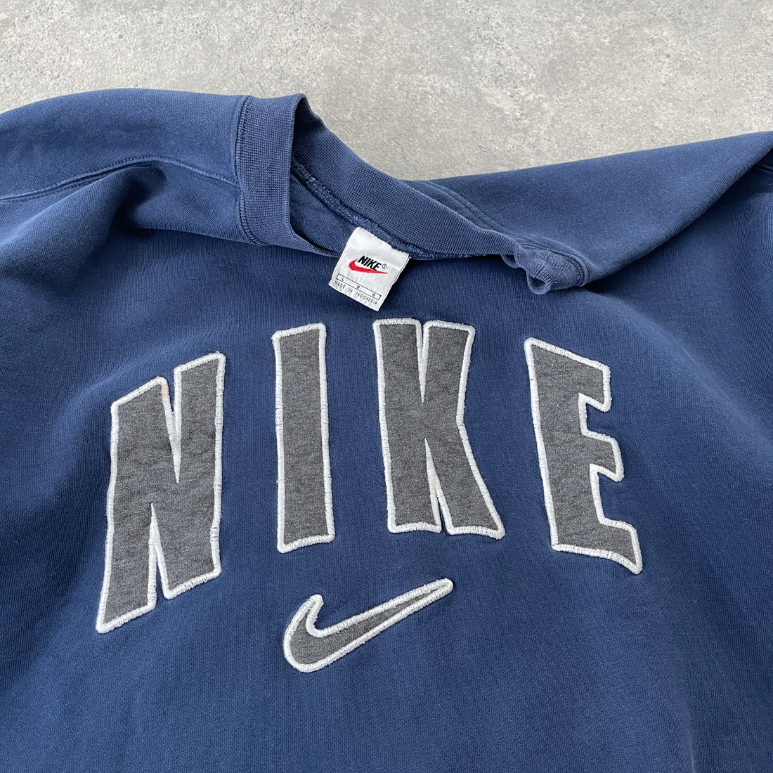 Nike RARE 1990s heavyweight embroidered spellout sweatshirt (L)