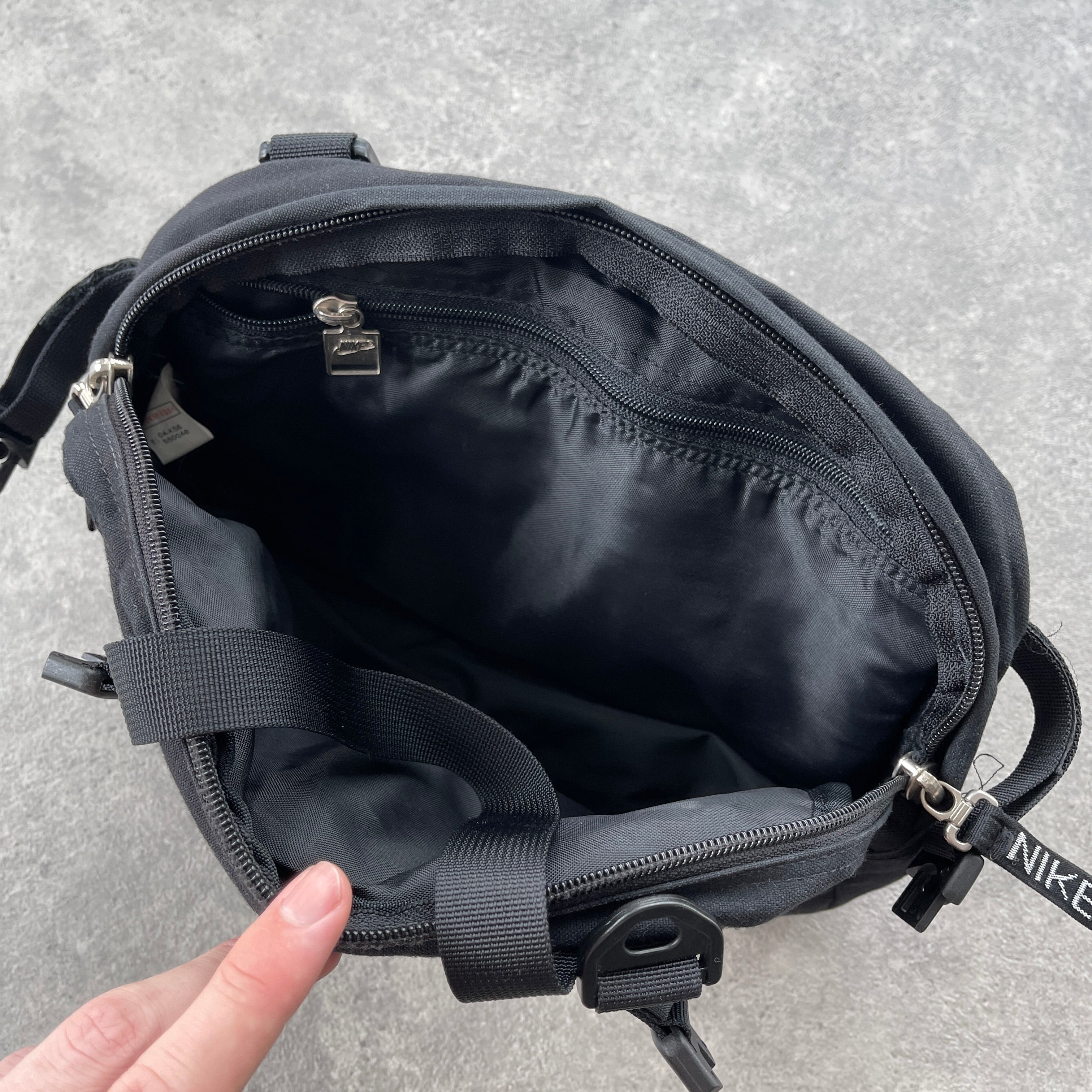 Nike ACG 1990s cross body utility bag (12”x8”)