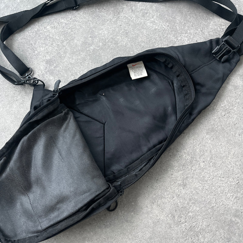 Nike 1990s technical sling bag (17”x9”x4”)