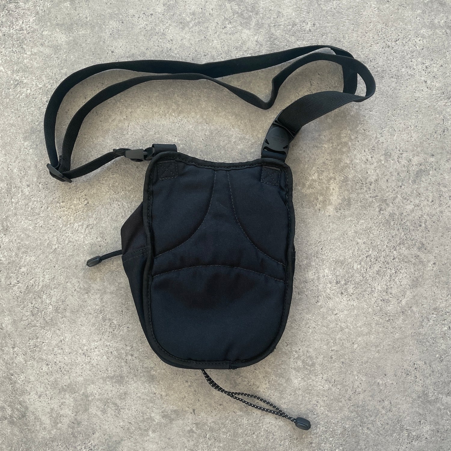 Nike 1990s cross body utility bag (9”x7”x3”)