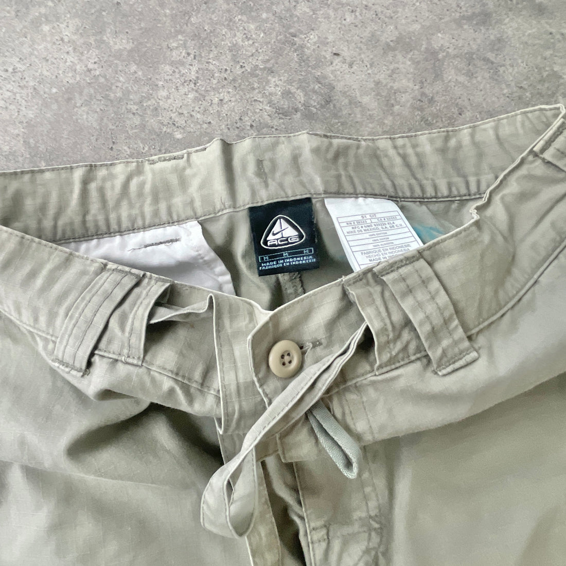 Nike ACG 2000s technical cargo trousers (M)