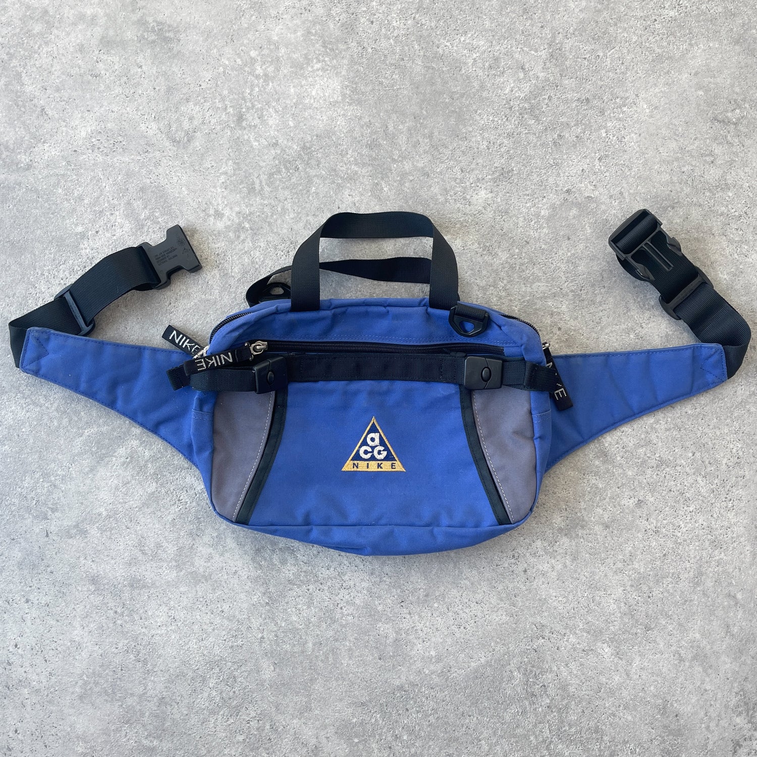 Nike ACG 1990s cross body utility bag (12”x9”x5”)