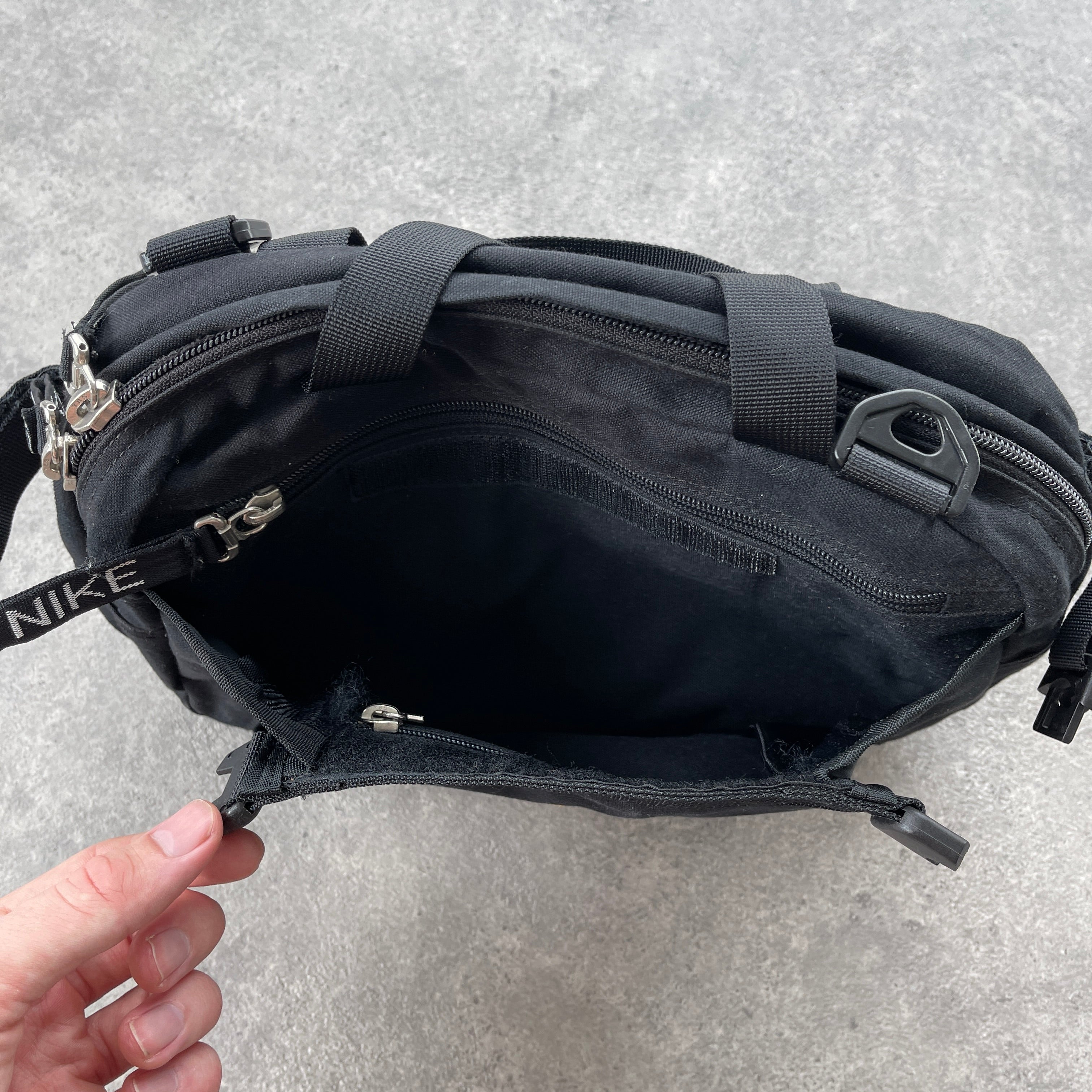 Nike ACG 1990s cross body utility bag (12”x8”)